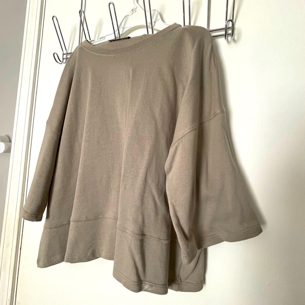 ZARA- Taupe/Gray Cropped T-Shirt // Size Large // NEVER WORN